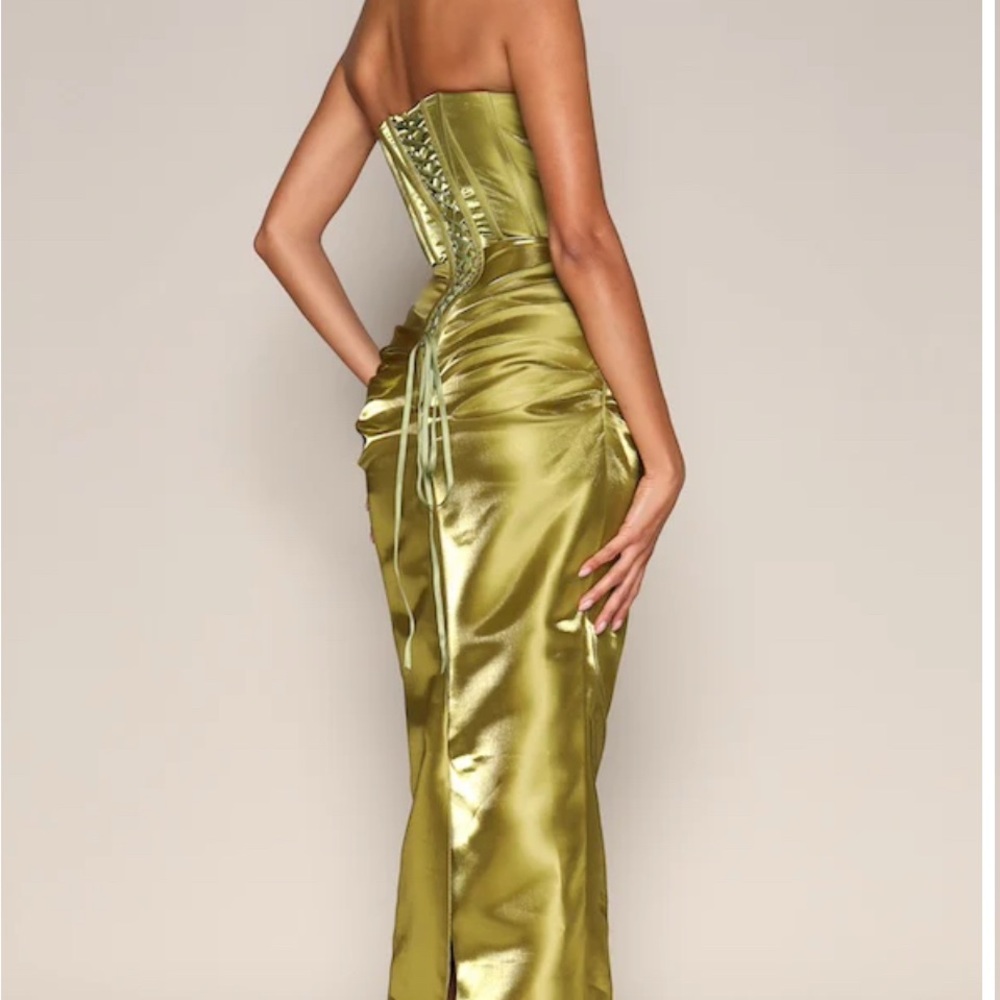Elegant Strapless Satin Dress